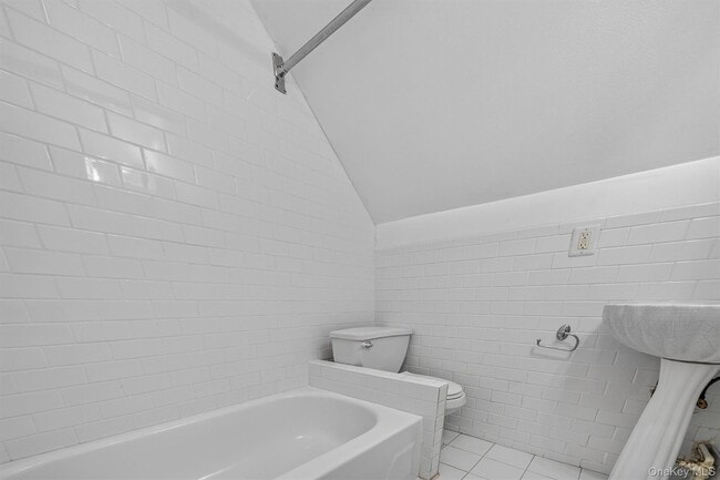 Building Photo - 72 Bayard St