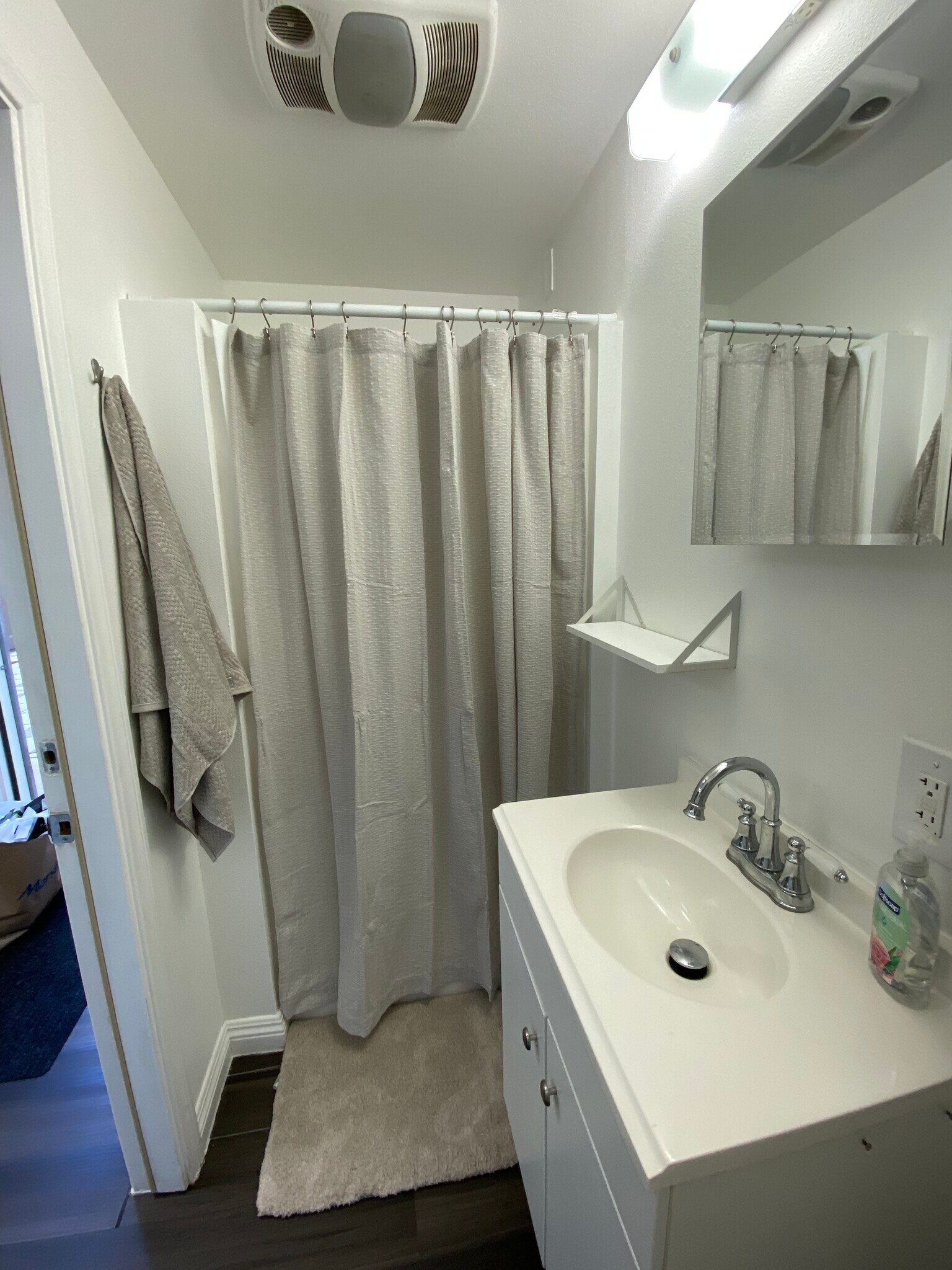 Building Photo - 725 W Sunkist St