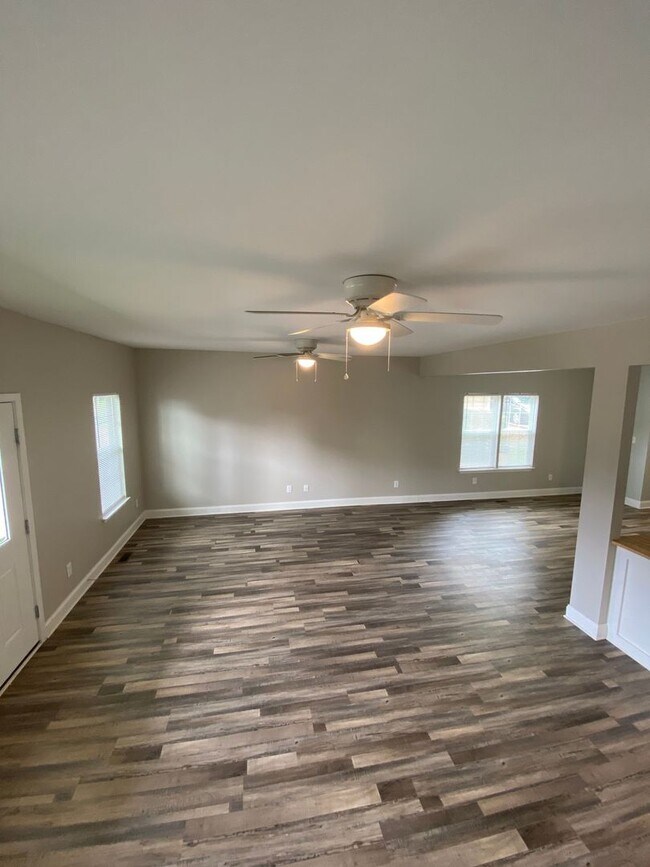 Building Photo - 162 Strickland Ave