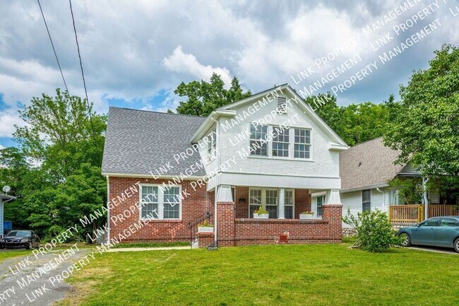 Building Photo - Charming Fully Renovated 4-Bedroom Home in...