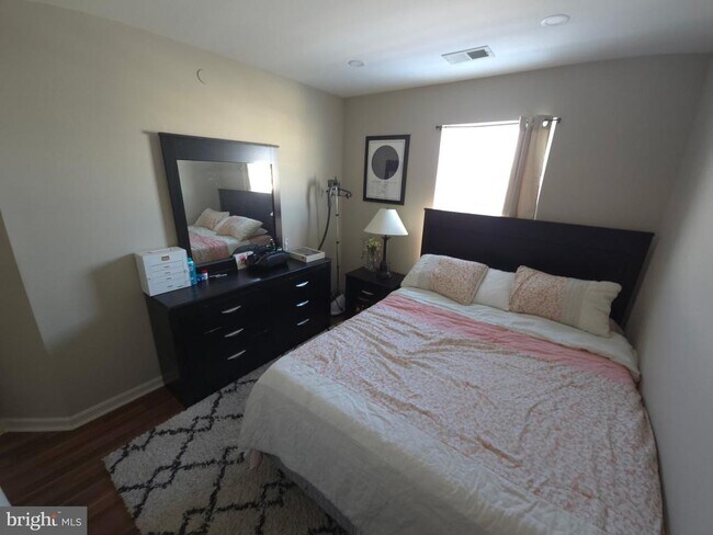 Building Photo - 1120 Munyon Dr