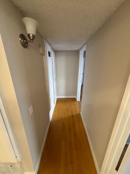 Building Photo - 544 E Tujunga Ave