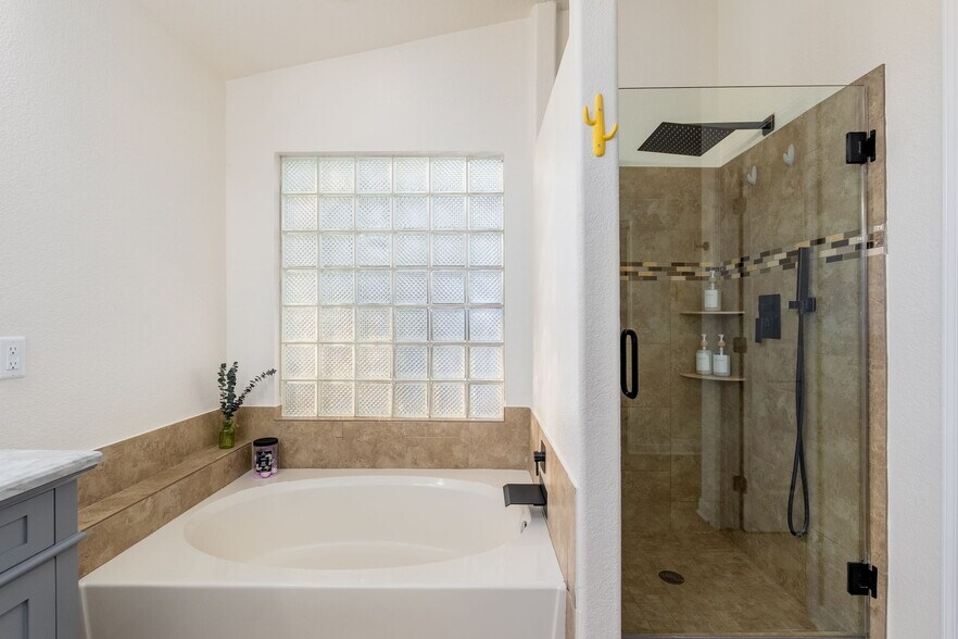 Building Photo - 3514 N Diego