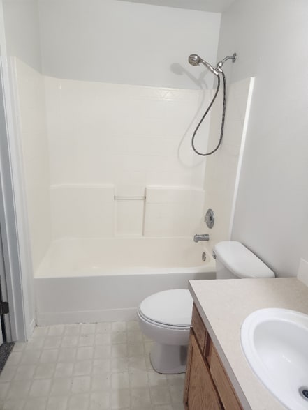 Building Photo - 1427 W Roberts Pl