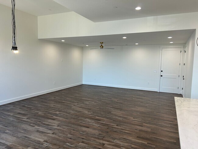 Building Photo - 165 Morrow Ave