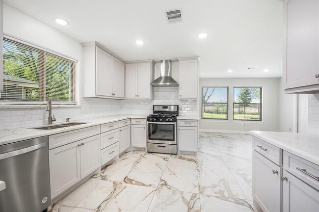 Building Photo - 7711 Antoine Dr