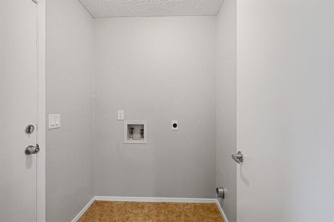 Building Photo - 11605 Gungrove Cir