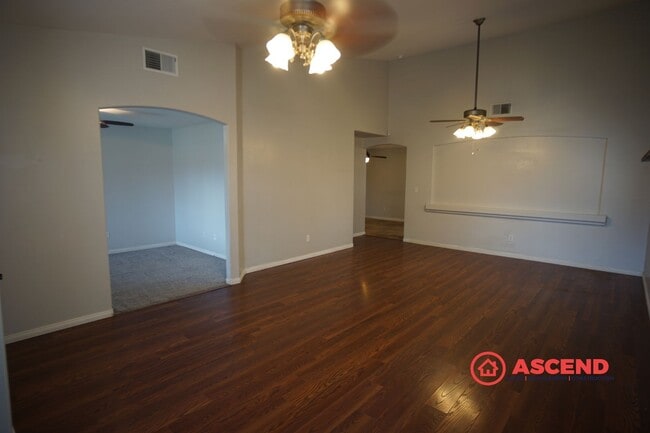 Building Photo - Beautiful Home in Northwest Bakersfield!