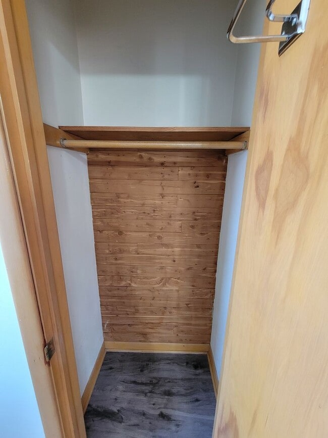 Building Photo - 3 Bedroom House with Large Garage