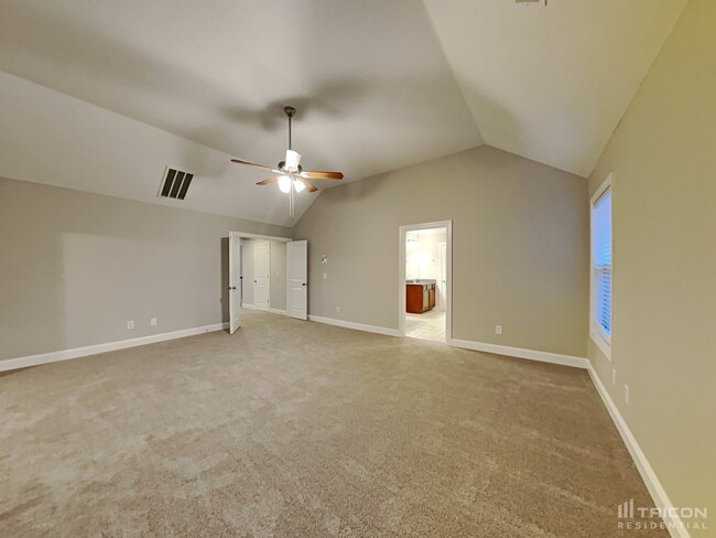 Building Photo - 302 Bronze Dr
