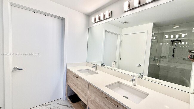 Building Photo - 16385 Biscayne Blvd