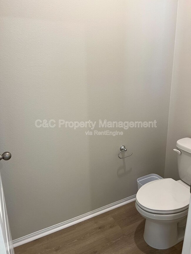 Building Photo - 2084 Mandarin Ln