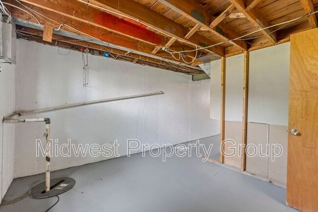 Building Photo - 4452 Eminence Blvd