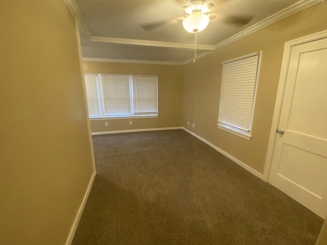 Building Photo - 154 Dobbs Ave