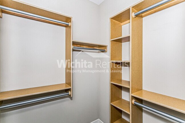 Building Photo - 920-922 Onewood Place