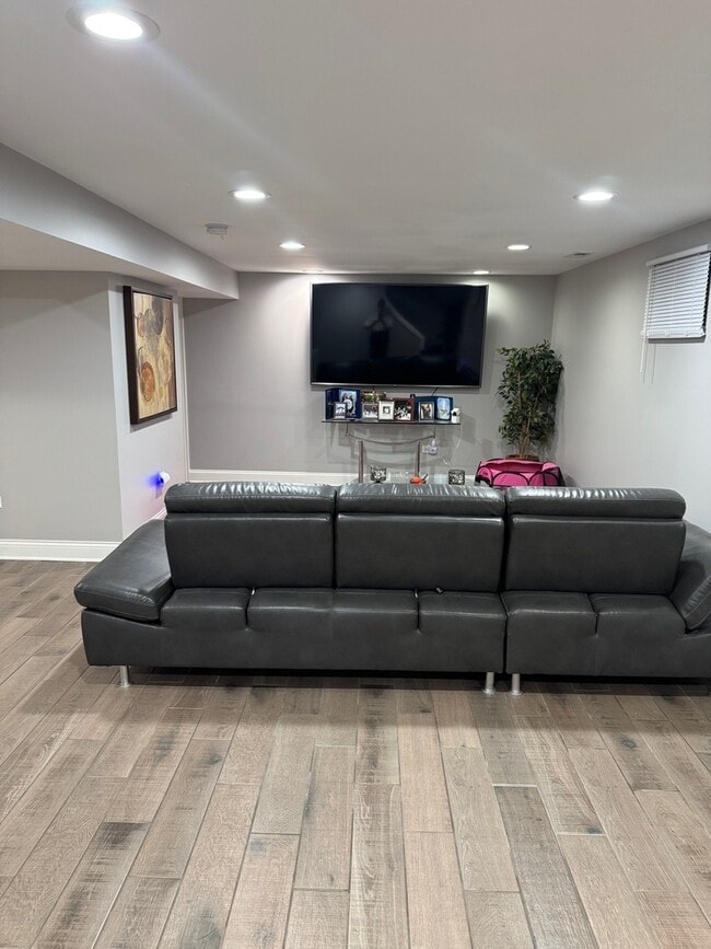 Building Photo - 1216 W 95th Pl