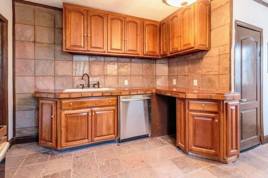 Building Photo - 274 S Skidmore St