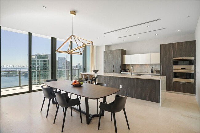 Building Photo - 650 NE 32nd St