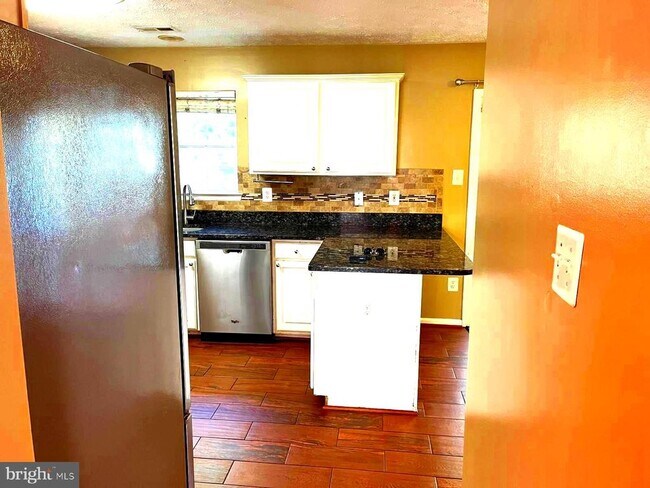 Building Photo - 3280 Halcyon Ct