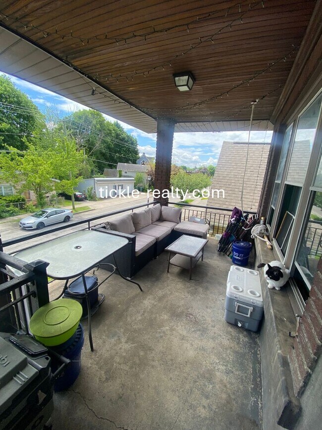 Building Photo - Large 2 Bedroom in Swillburg - Covered Porch