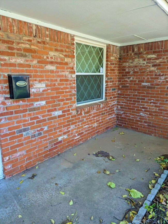 Building Photo - 1813 Hardy Dr