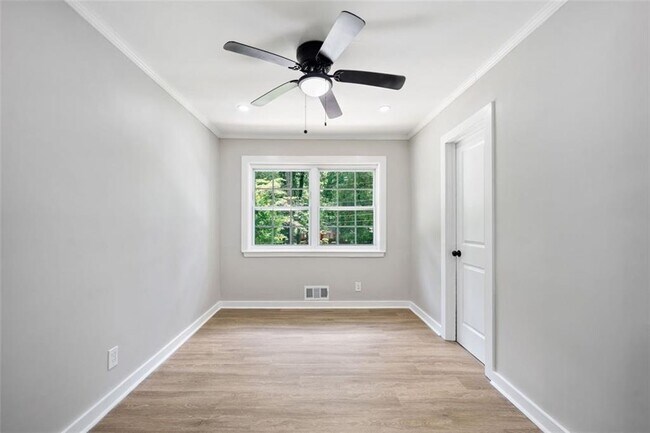 Building Photo - 1905 Fort Valley Dr SW