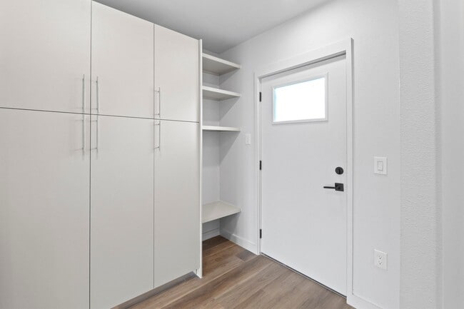 Building Photo - 4004 Banister Ln