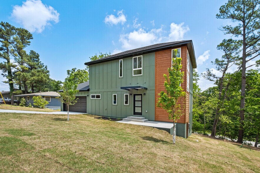 Building Photo - 2 Brightling Ln