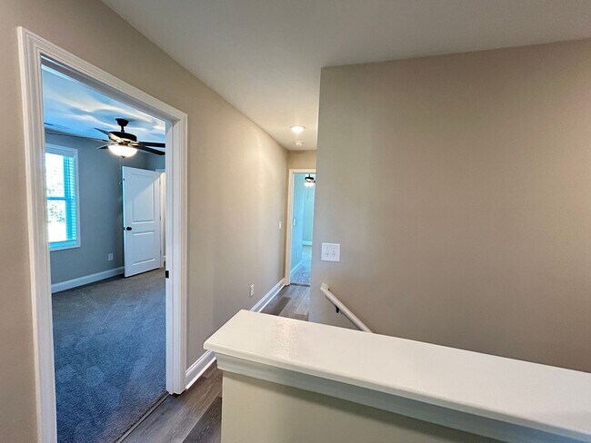 Building Photo - The Landing at Lewis Creek |