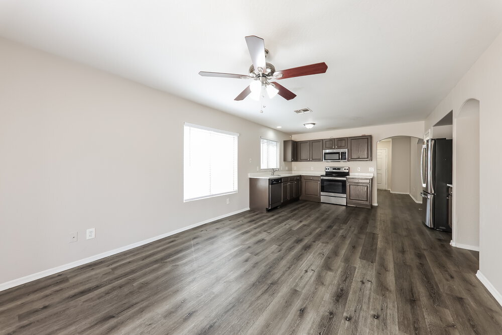 Building Photo - 11834 W Sunnyside Dr