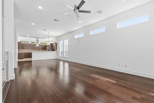 Building Photo - 7239 Laguna Villas