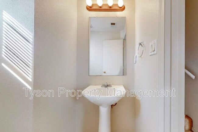 Building Photo - 1934 Tierra De La Luna Dr SW