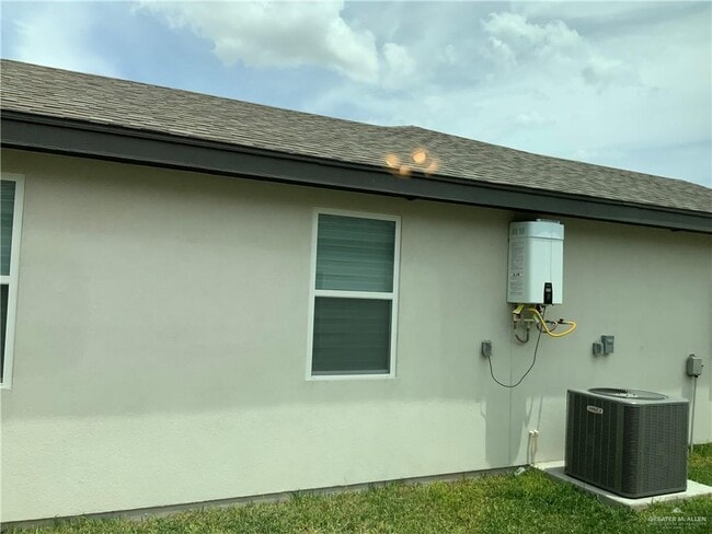 Building Photo - 27 Westway Ave