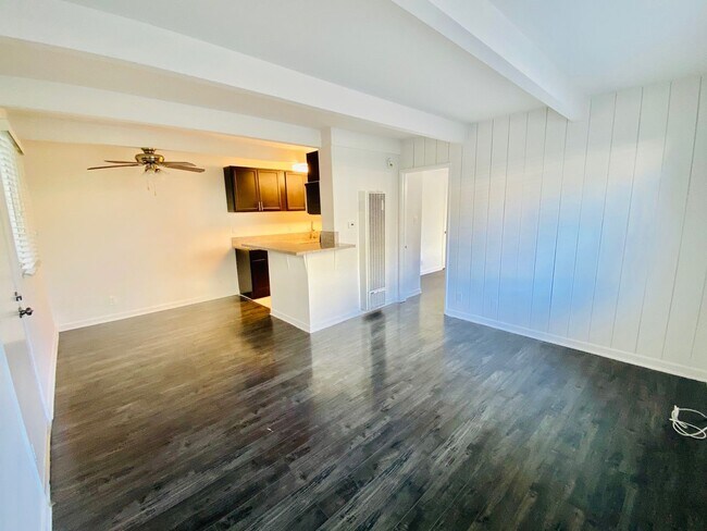 Interior Photo - 9025 National Blvd