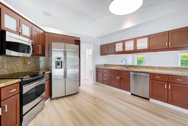 Building Photo - 10129 Canoe Brook Cir
