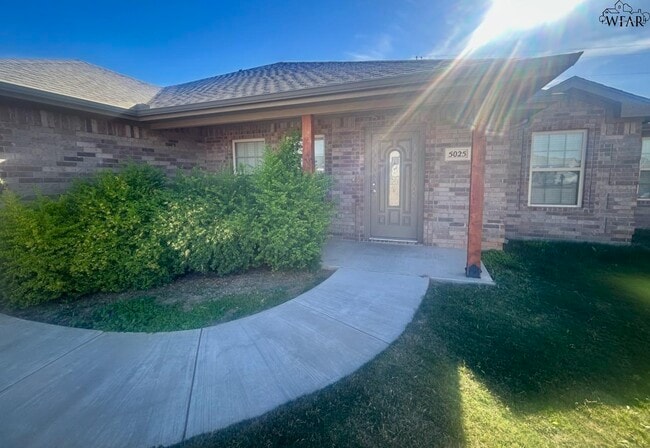 Building Photo - 5025 Olivia Ln