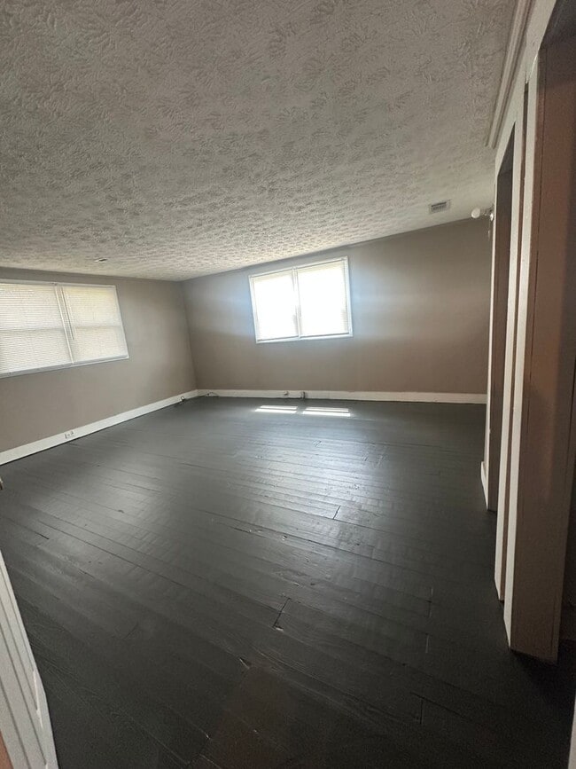 Building Photo - 3 Bed/1 Bath House