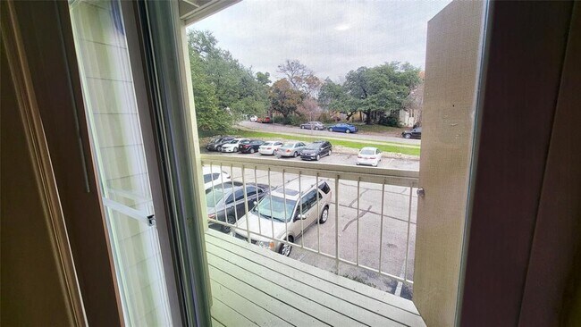 Building Photo - 114 E 31st St