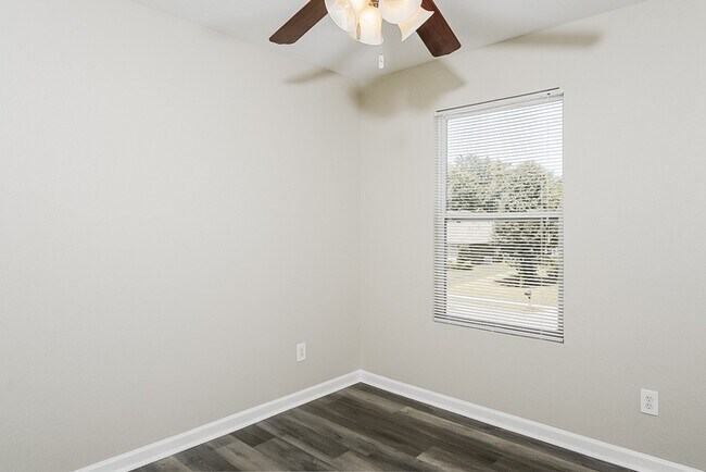 Building Photo - 3 Bedroom on Bermuda Lakes Drive