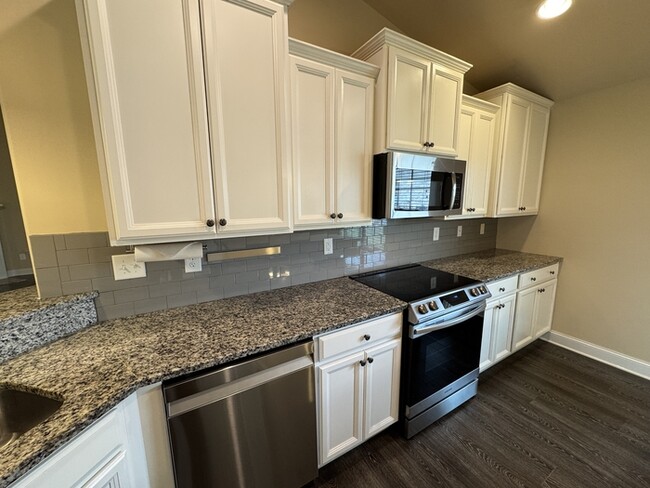 Building Photo - 2467 Bell Manor Dr SW