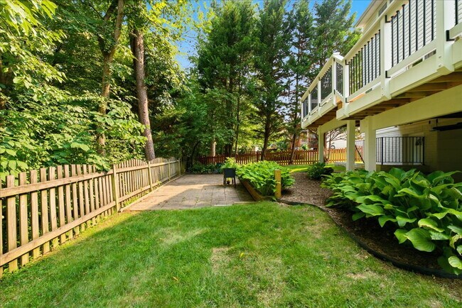 Building Photo - Spacious Broadlands Home Backing to Nature with Expansive Outdoor Living