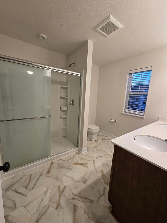 Building Photo - 851 Roselyn Dr