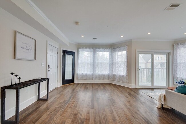 Building Photo - 384 Highland Ave