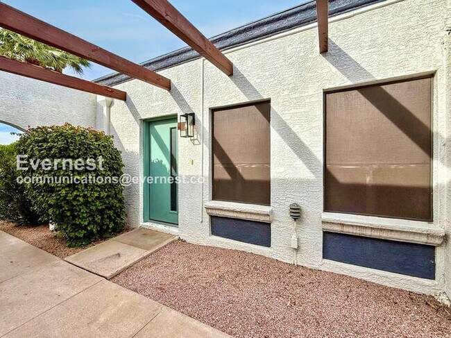 Building Photo - 534 E Huntington Dr