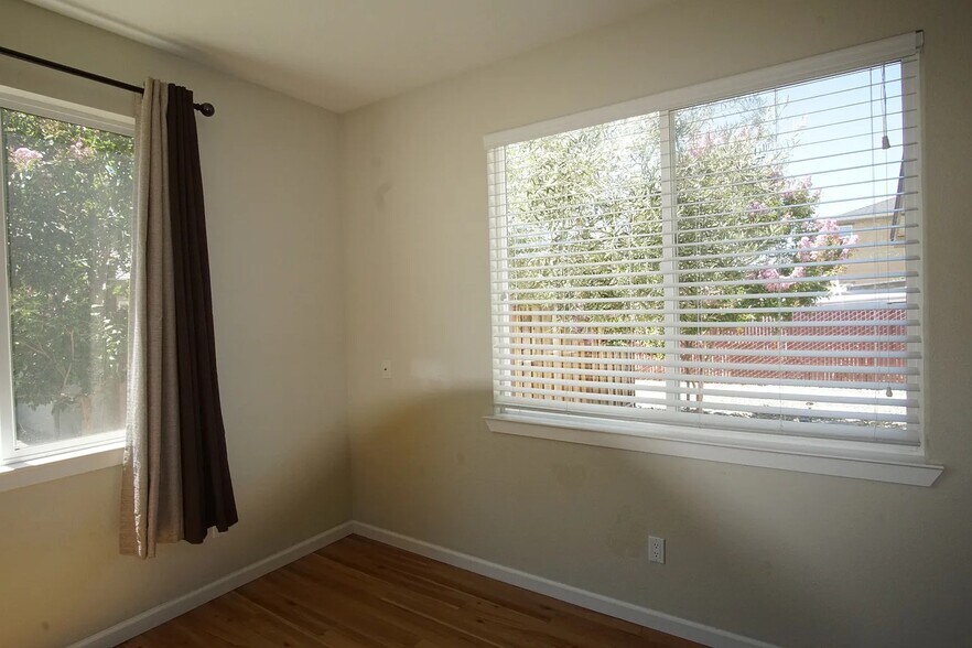 Building Photo - 2498 Amaryl Dr