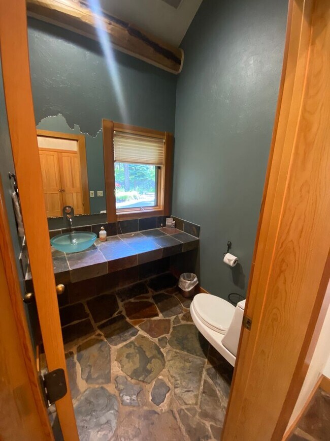 Building Photo - Hidden Whitefish Lake 3 bedroom Furnished ...