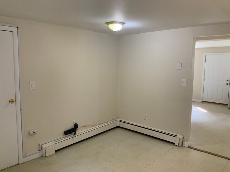 Building Photo - 300 Ketchamtown Rd