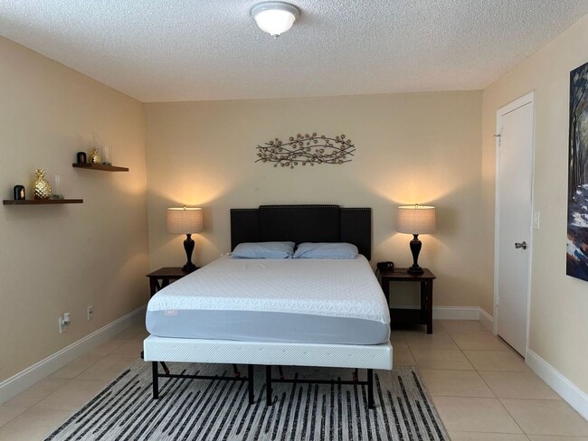 Building Photo - 2/2 Fully Furnished Condo in Orlando