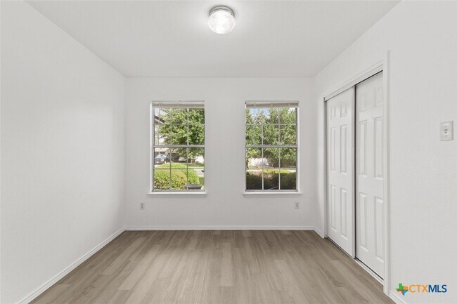 Building Photo - 112 James Lin Cir