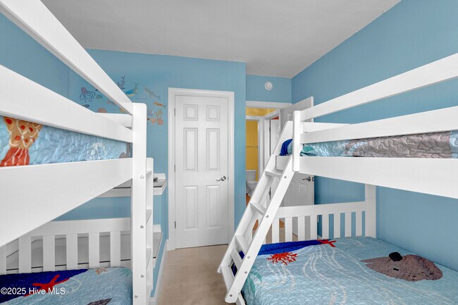 Building Photo - 3974 Island Dr